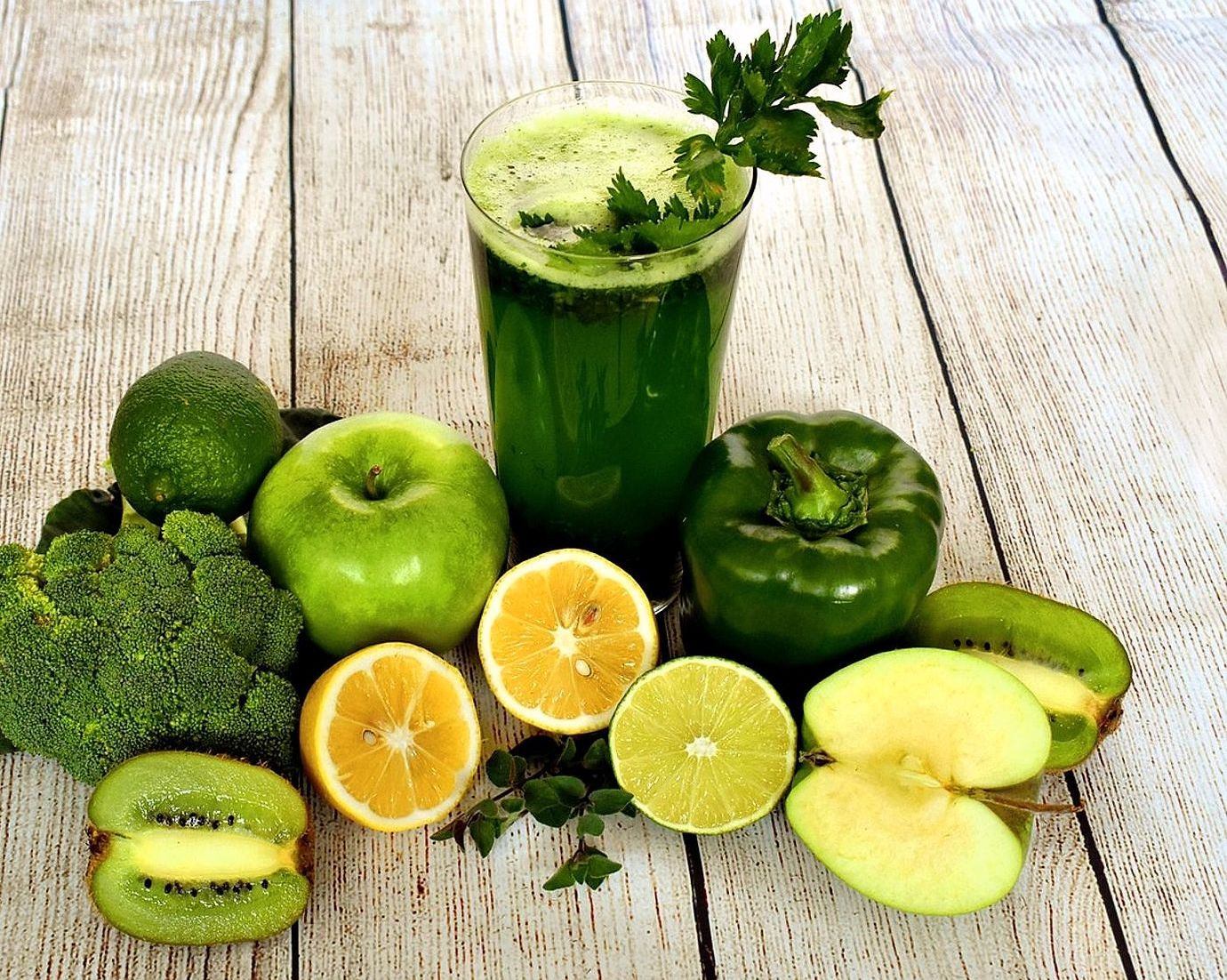 Smoothie ve meyve suyu barmız